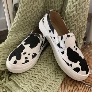 Women’s size 7 slip on cowhide shoes
